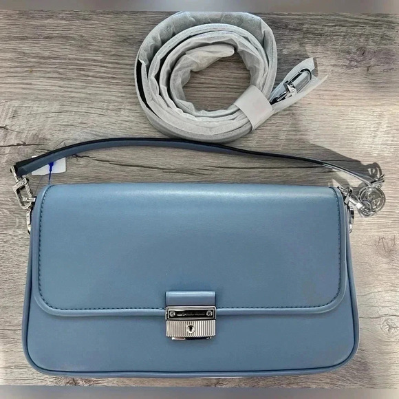 Michael Kors Bradshaw
Small Chambray Leather Convertible Shoulder Bag NEW $465 - Picture 1 of 6